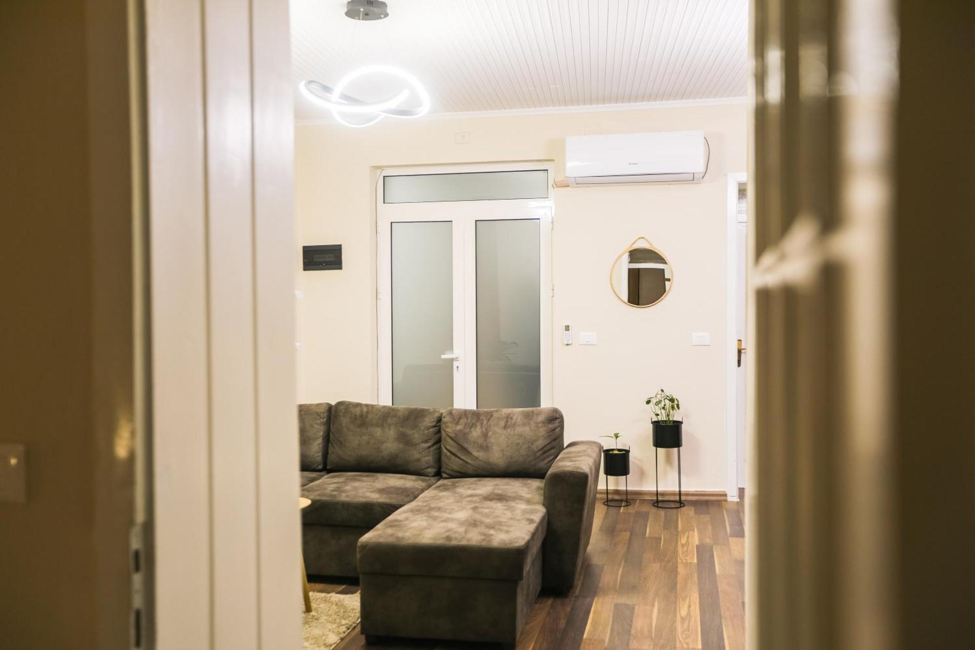 Townsquare Central Apartment Τίρανα Εξωτερικό φωτογραφία